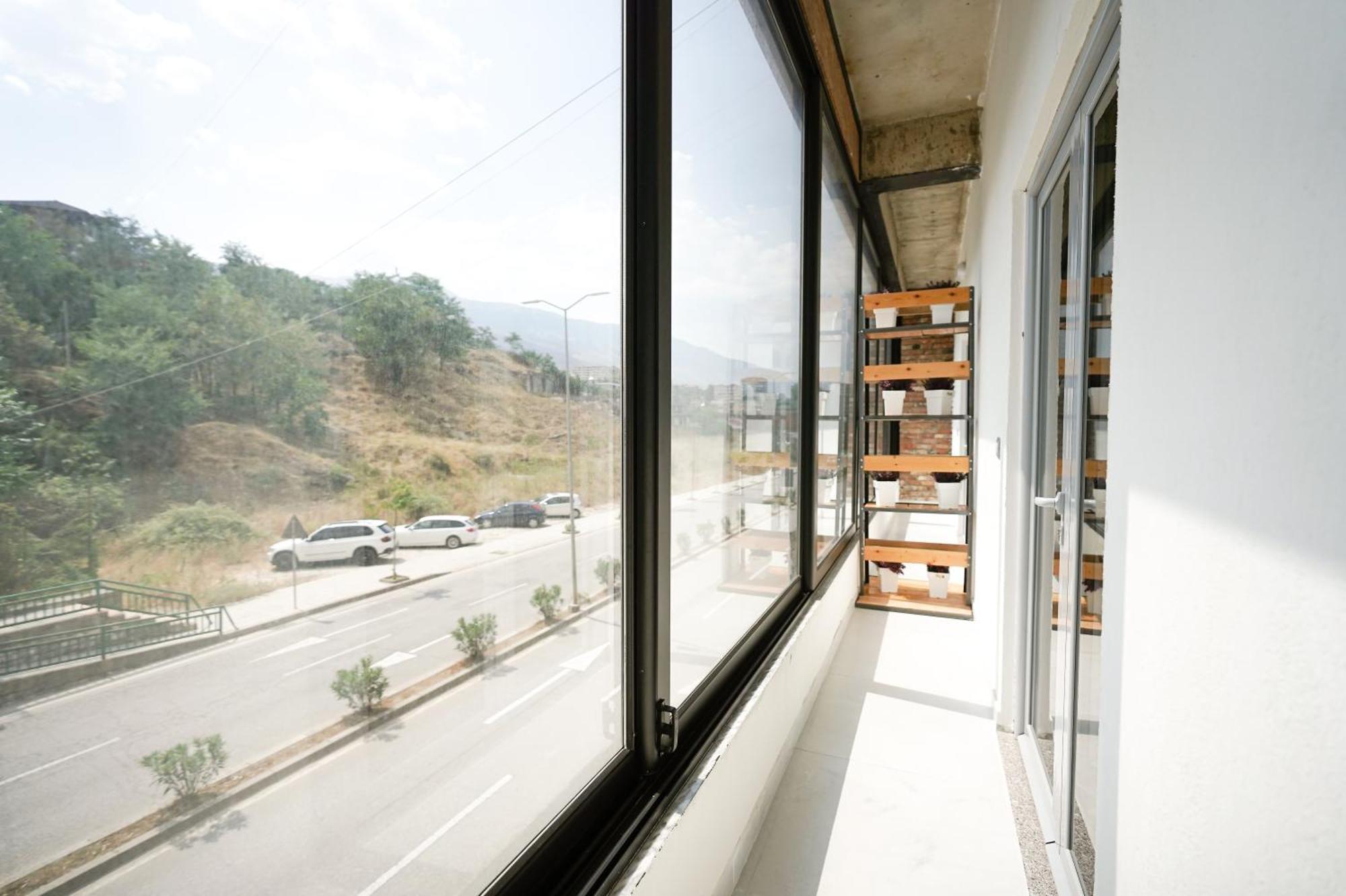 Ora Apartments Gjirokaster Luaran gambar