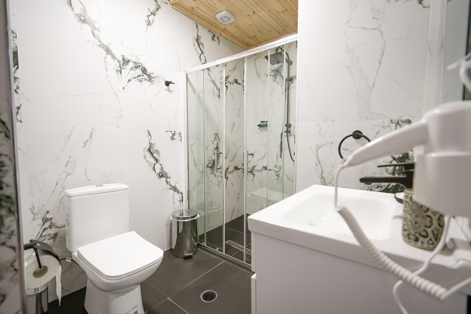 Ora Apartments Gjirokaster Luaran gambar