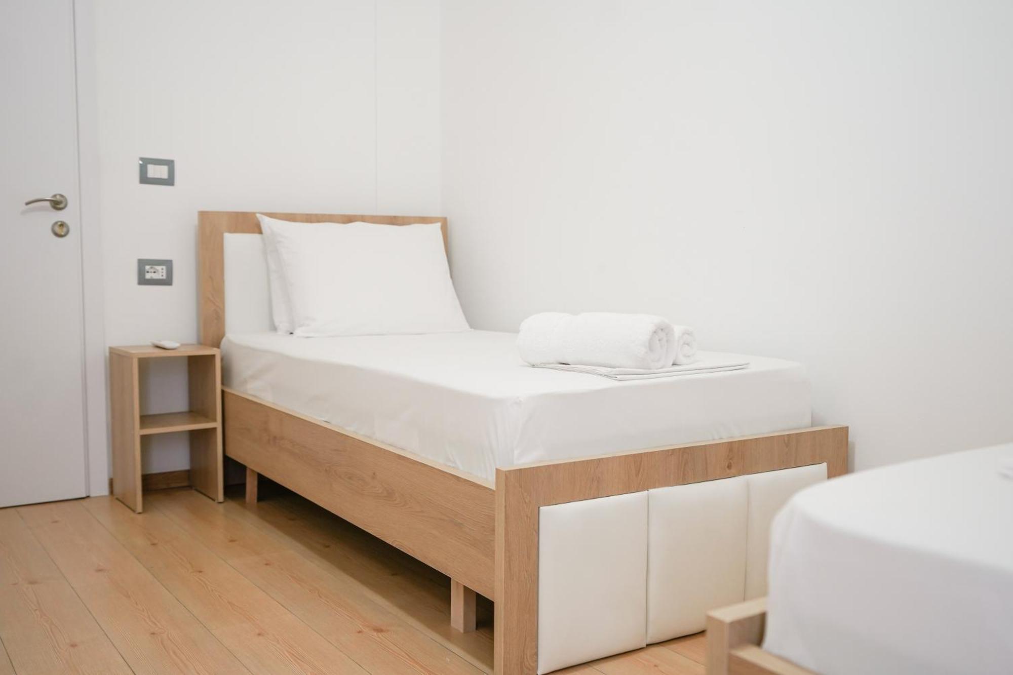 Ora Apartments Gjirokaster Luaran gambar