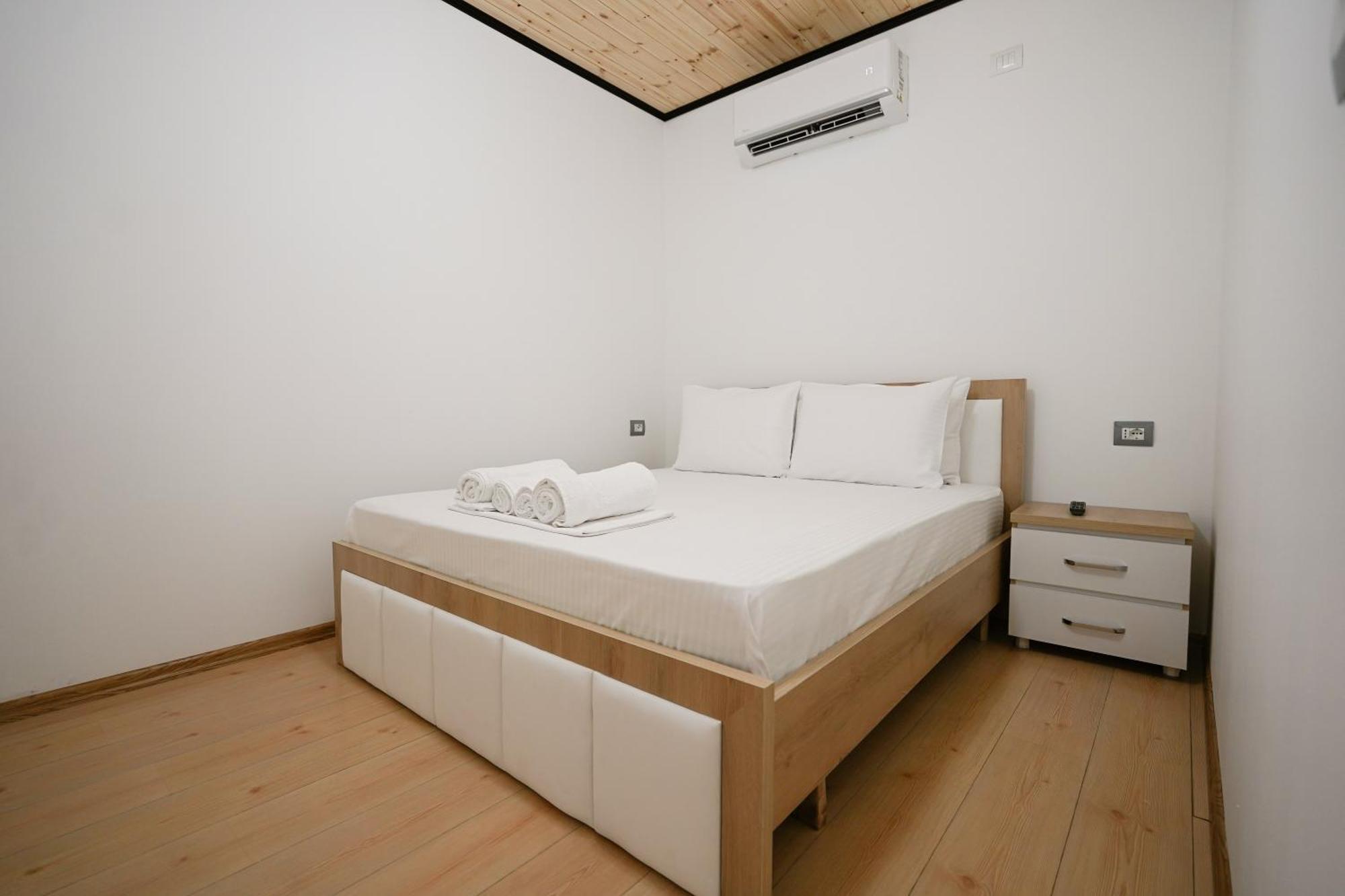 Ora Apartments Gjirokaster Luaran gambar