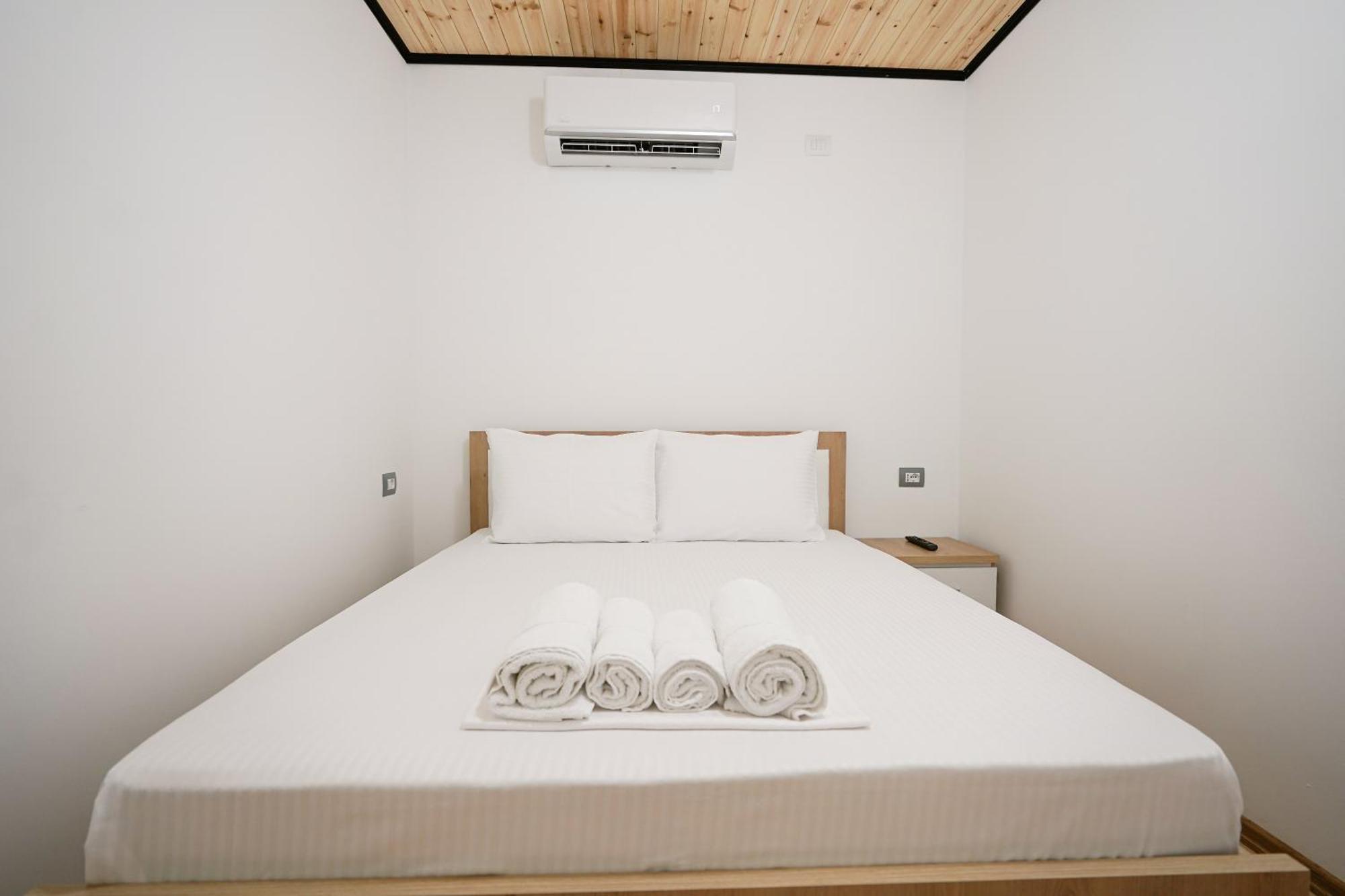 Ora Apartments Gjirokaster Luaran gambar